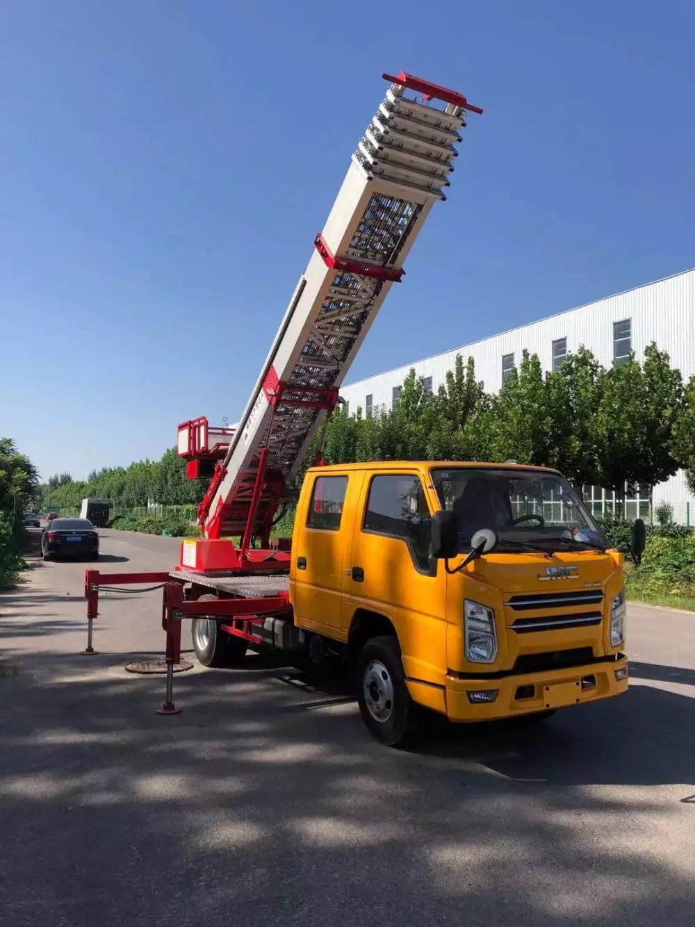 南吕镇附近的云梯车出租服务：轻松解决高空作业需求